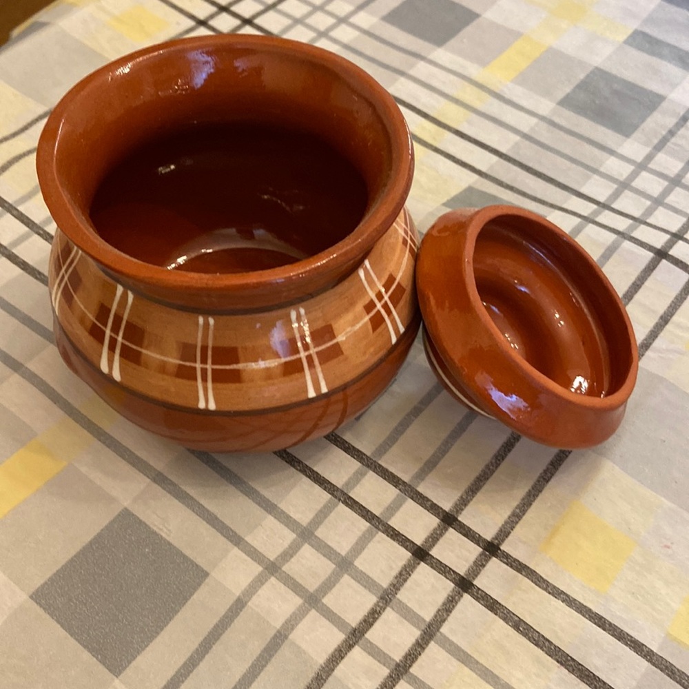 Brand new 10 ceramic dishes with cap